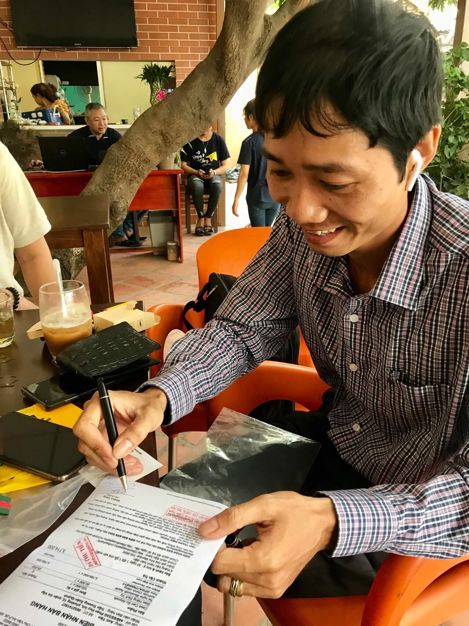 Tai nghe Trái Apple Airpods 2 - Hàng Chính Hãng
