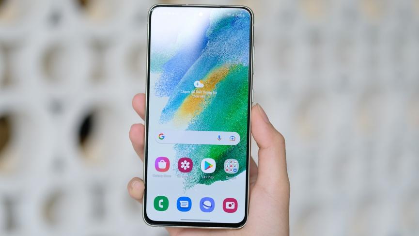 Samsung S21 FE m&agrave; h&igrave;nh tần số qu&eacute;t 120Hz