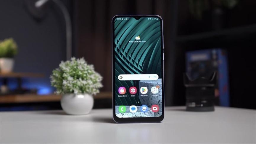 Samsung Galaxy A04e m&agrave;n h&igrave;nh tr&agrave;n viền v&ocirc; cực