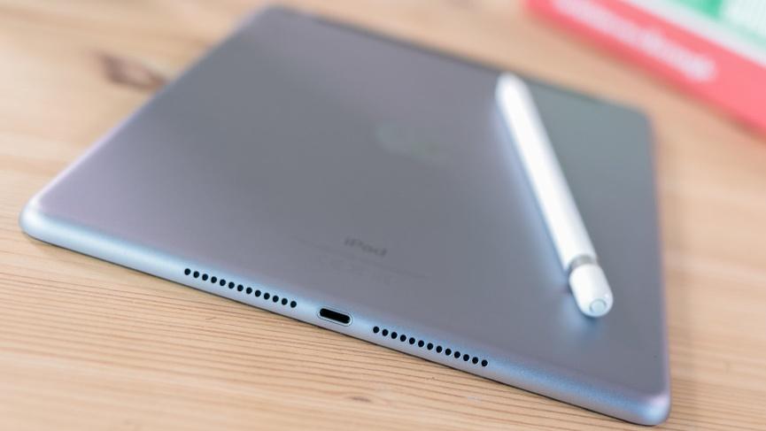 iPad Gen 6 cũ thiết kế truyền thống quen thuộc