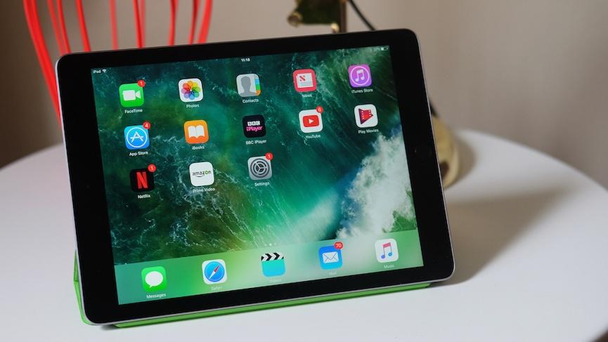 iPad Gen 6 cũ c&oacute; m&agrave;n h&igrave;nh retina hiển thị ch&acirc;n thật