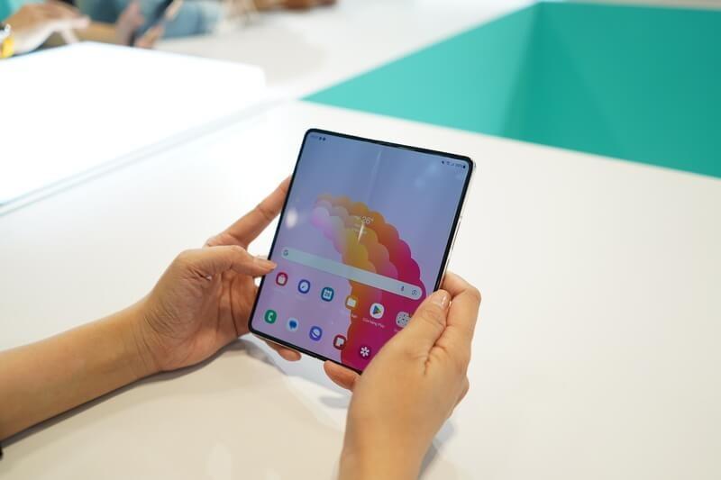 m&agrave;n h&igrave;nh Samsung Galaxy Z Fold 5
