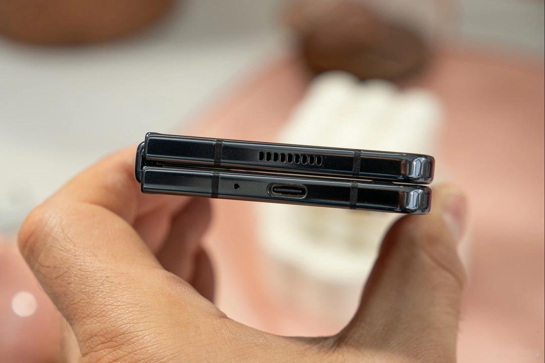 cổng sạc Samsung Galaxy Z Fold 5