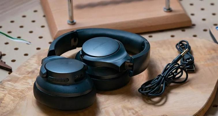 thiết kế tai nghe Anker soundcore q21i