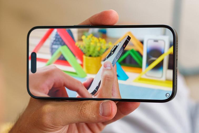 m&agrave;n h&igrave;nh iphone 15 pro cũ 98%
