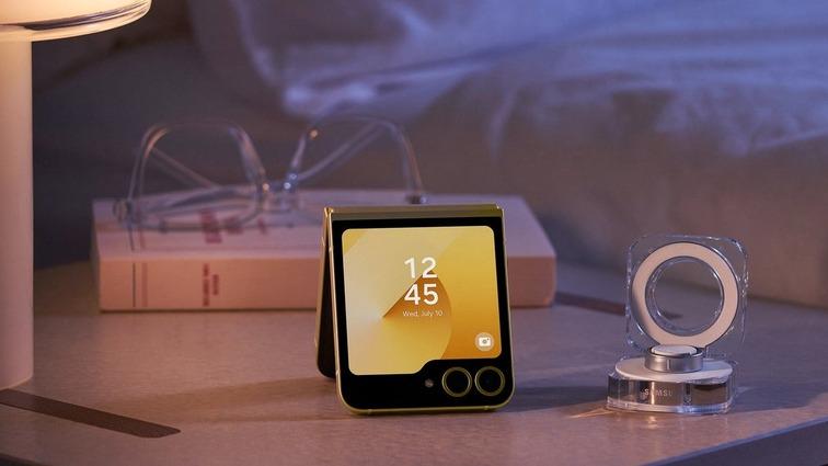 độ s&aacute;ng m&agrave;n h&igrave;nh galaxy z flip6