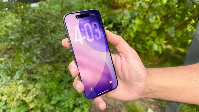 M&agrave;n h&igrave;nh Super Retina XDR OLED mượt m&agrave;, sắc n&eacute;t&nbsp;