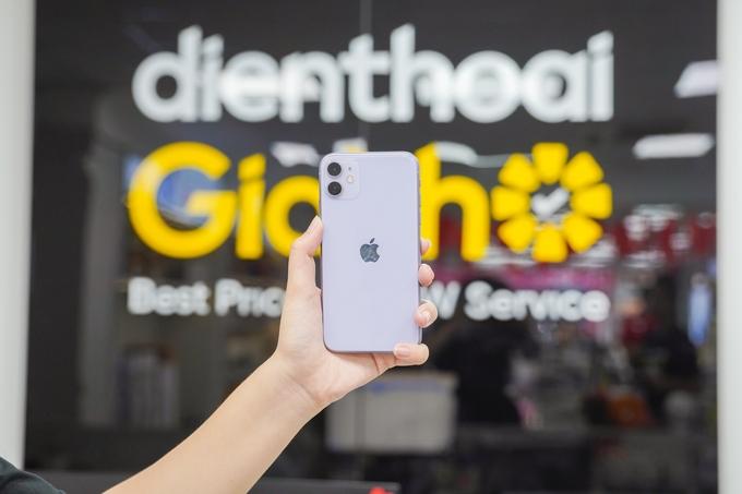 kiểm tra ngoại h&igrave;nh iPhone 11 64GB Likenew