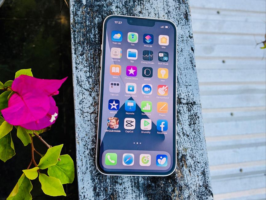 iPhone 13 có màn hình OLED sắc nét