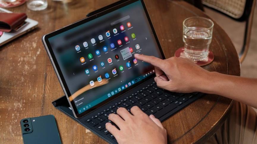 Galaxy Tab S8 màn hình LCD 120Hz